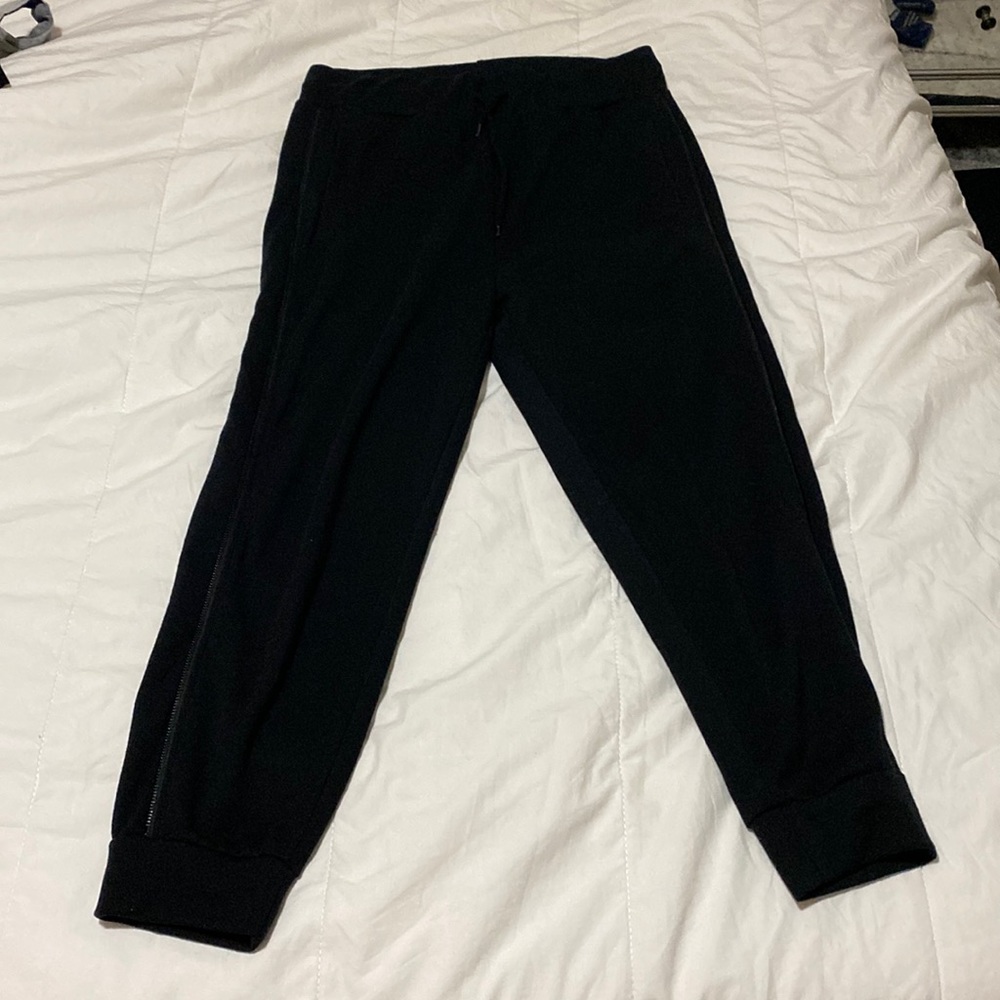 NWT mens sovereign code joggers with zipper detail and faux leather pocket